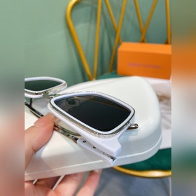 LOUIS VUITTON   Модель： Z 1495U Детали