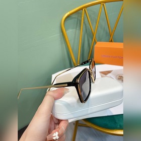 LOUIS VUITTON   Модель： Z 1495U Детали