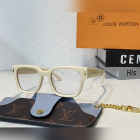 LOUIS VUITTON Модель： Z1597E Размер： 52х22х145