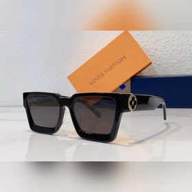 LOUIS VUITTON Модель： Z1491 Размер： 58х18х145