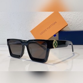 LOUIS VUITTON Модель： Z1491 Размер： 58х18х145