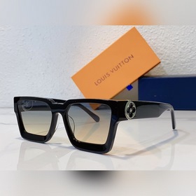 LOUIS VUITTON Модель： Z1491 Размер： 58х18х145