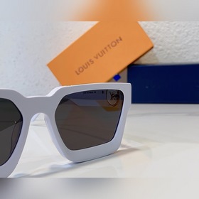 LOUIS VUITTON Модель： Z1491 Размер： 58х18х145