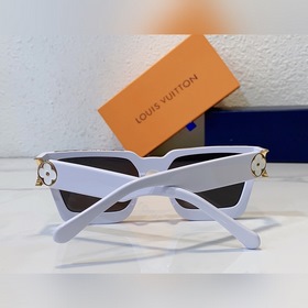 LOUIS VUITTON Модель： Z1491 Размер： 58х18х145
