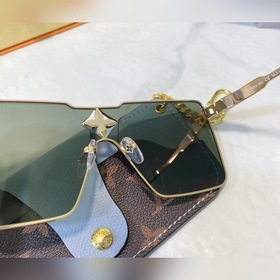 LOUIS VUITTON Модель： Z1700U Размер： 58х16-145