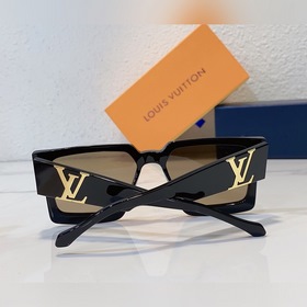 Louis Vuitton.  Модель： Z2209E. Размеры： 55-19-140.