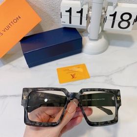 Louis Vuitton.  Модель： Z2209E. Размеры： 55-19-140.