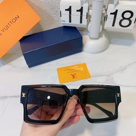 Louis Vuitton.  Модель： Z2209E. Размеры： 55-19-140.