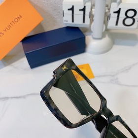 Louis Vuitton.  Модель： Z2209E. Размеры： 55-19-140.