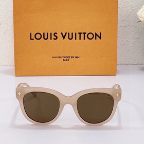 5Z1528W Цвет молочного чая LOUIS VUITTON -