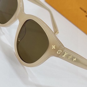 5Z1528W Цвет молочного чая LOUIS VUITTON -