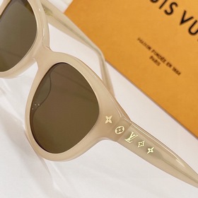 5Z1528W Цвет молочного чая LOUIS VUITTON -