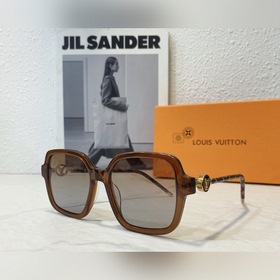 LOUIS VUITTON Модель： Z1866E Размер： 66 x 20 x 145
