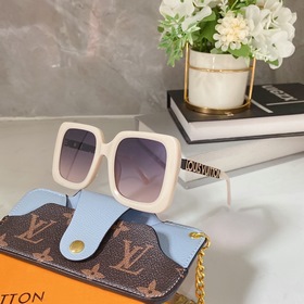 LOUIS VUITTON Модель： Z869 Размер： 46х28-145