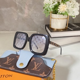 LOUIS VUITTON Модель： Z869 Размер： 46х28-145