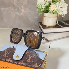 LOUIS VUITTON Модель： Z869 Размер： 46х28-145