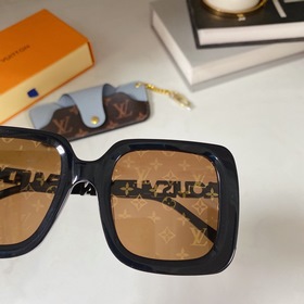 LOUIS VUITTON Модель： Z869 Размер： 46х28-145