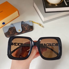 LOUIS VUITTON Модель： Z869 Размер： 46х28-145