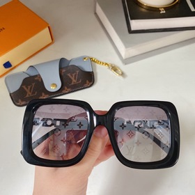 LOUIS VUITTON Модель： Z869 Размер： 46х28-145