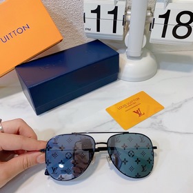 LOUIS VUITTON  Модель： Z1861U  Размер： 60 x 16 x 145
