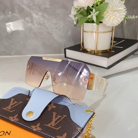 LOUIS VUITTON Модель： Z1253W Размер： 62 x 15 x 140