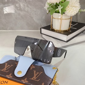 LOUIS VUITTON Модель： Z1253W Размер： 62 x 15 x 140