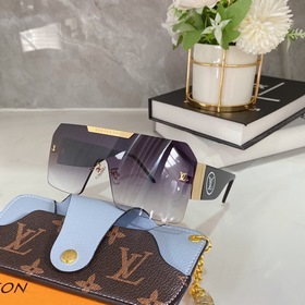 LOUIS VUITTON Модель： Z1253W Размер： 62 x 15 x 140
