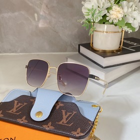 LOUIS VUITTON Модель： Z1421 Размер： 56х17х140