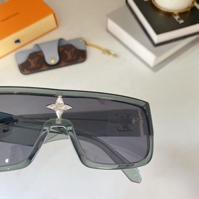 LOUIS VUITTON Модель： Z1319U Размер： 51х24-145