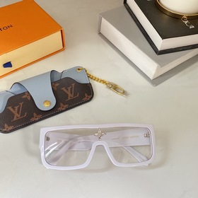 LOUIS VUITTON Модель： Z1319U Размер： 51х24-145