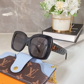 LOUIS VUITTON Модель： z1611W Размер： 53 x 23 x 145