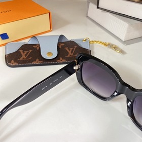 LOUIS VUITTON Модель： z1611W Размер： 53 x 23 x 145