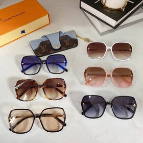 LOUIS VUITTON Модель： Z1668E Размер： 60х17х140