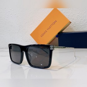 LOUIS VUITTON Модель： Z1672U Размер： 56х19х140