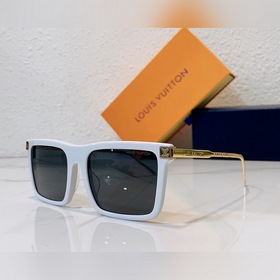 LOUIS VUITTON Модель： Z1672U Размер： 56х19х140