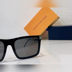 LOUIS VUITTON Модель： Z1672U Размер： 56х19х140