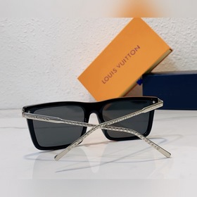 LOUIS VUITTON Модель： Z1672U Размер： 56х19х140