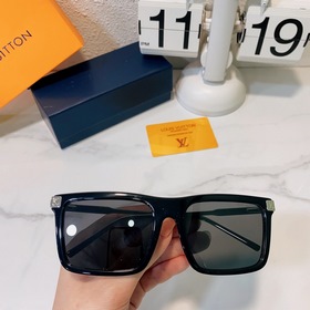 LOUIS VUITTON Модель： Z1672U Размер： 56х19х140