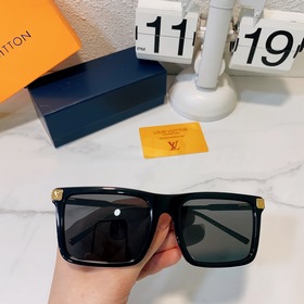 LOUIS VUITTON Модель： Z1672U Размер： 56х19х140