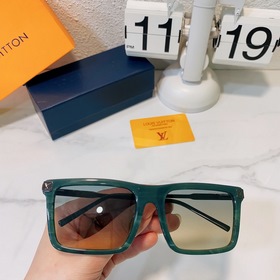 LOUIS VUITTON Модель： Z1672U Размер： 56х19х140