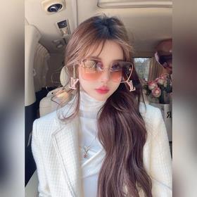 LOUIS VUITTON Модель： Z1241W Размер： 62 x 17 x 140, с подвесным