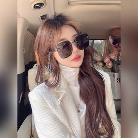 LOUIS VUITTON Модель： Z1241W Размер： 62 x 17 x 140, с подвесным