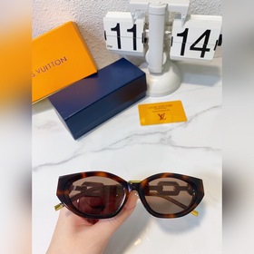 LOUIS VUITTON Модель： Z0818A Размер： 53-19-145.