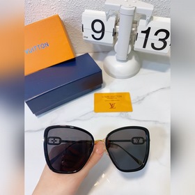 LOUIS VUITTON Z1771W Размер： 59 x 18 x 145
