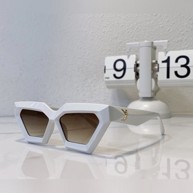 LOUIS VUITTON Модель： Z1746U Размер： 55х15-145
