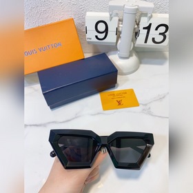 LOUIS VUITTON Модель： Z1746U Размер： 55х15-145