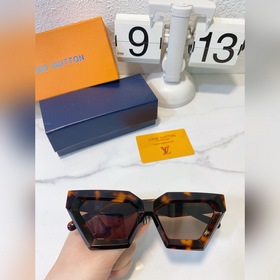 LOUIS VUITTON Модель： Z1746U Размер： 55х15-145