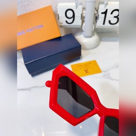 LOUIS VUITTON Модель： Z1746U Размер： 55х15-145