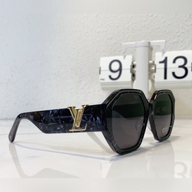 LOUIS VUITTON Модель： Z1728E Размер： 56х18х145