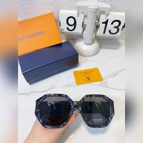 LOUIS VUITTON Модель： Z1728E Размер： 56х18х145